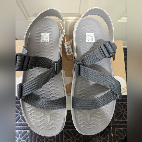 Native Shoes Zurich sandals, size 10m/12w, pigeon grey, Dublin grey, cloud grey - Picture 4 of 9